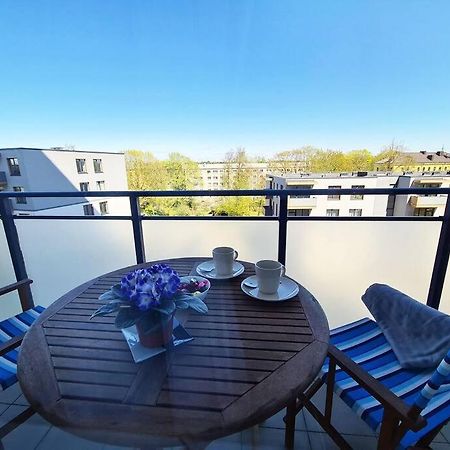 Stylish Apartment With Parking & Spacious Balcony Riga Exterior photo