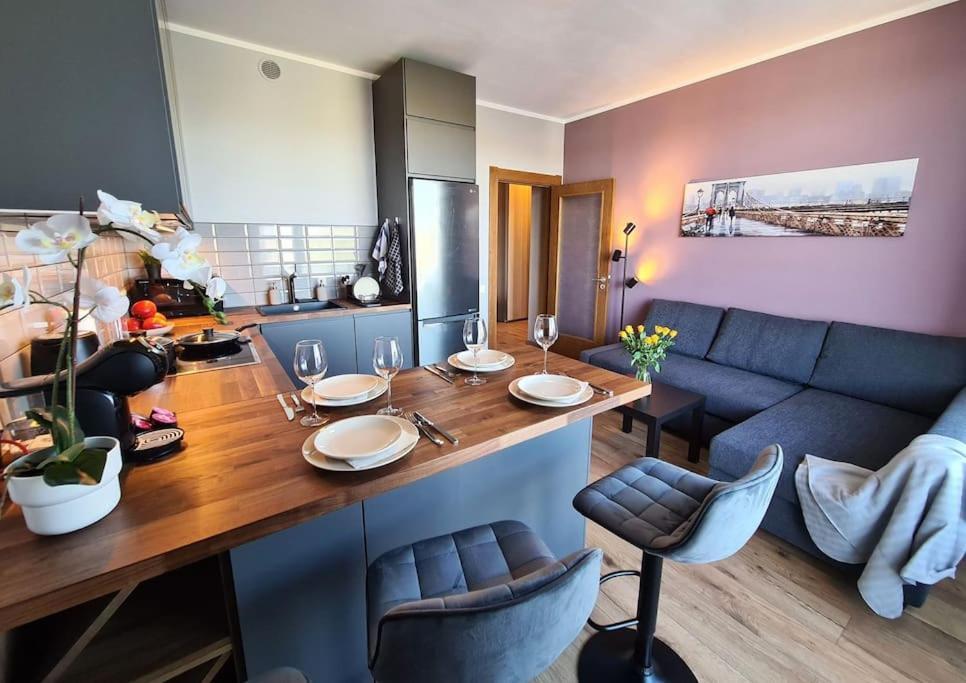 Stylish Apartment With Parking & Spacious Balcony Riga Exterior photo