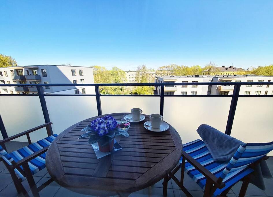 Stylish Apartment With Parking & Spacious Balcony Riga Exterior photo